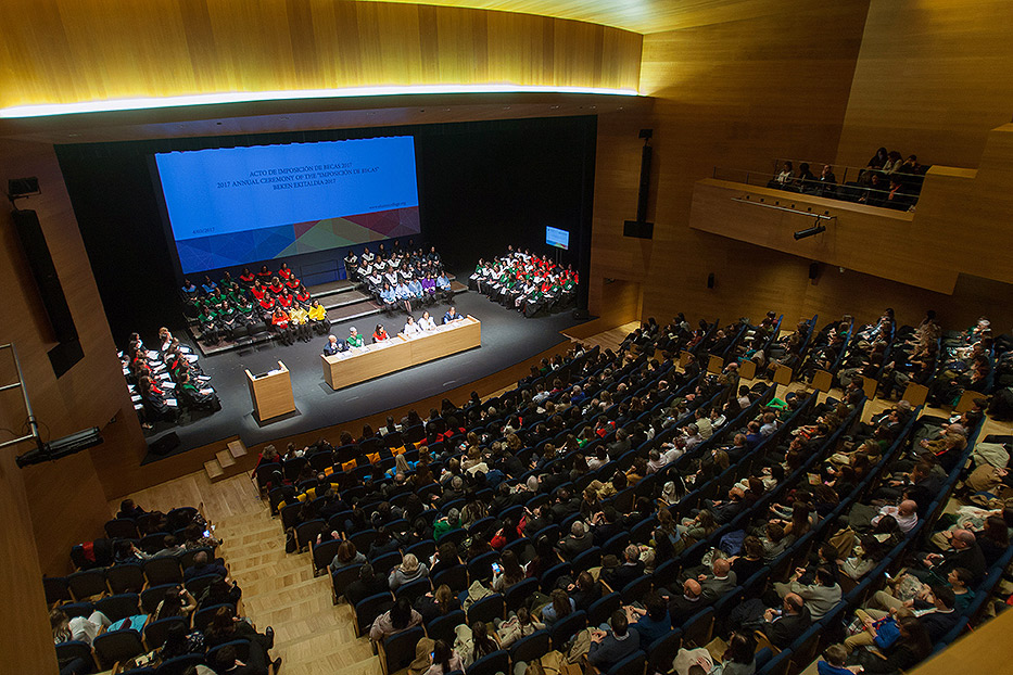 becas-alumni-college