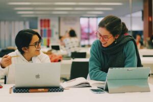 estudio-alumni-college