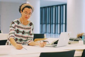 estudio-alumni-college