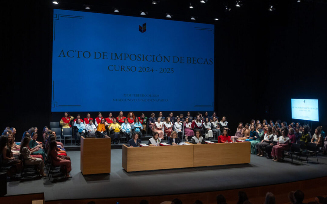Acto de imposición de becas Alumni College