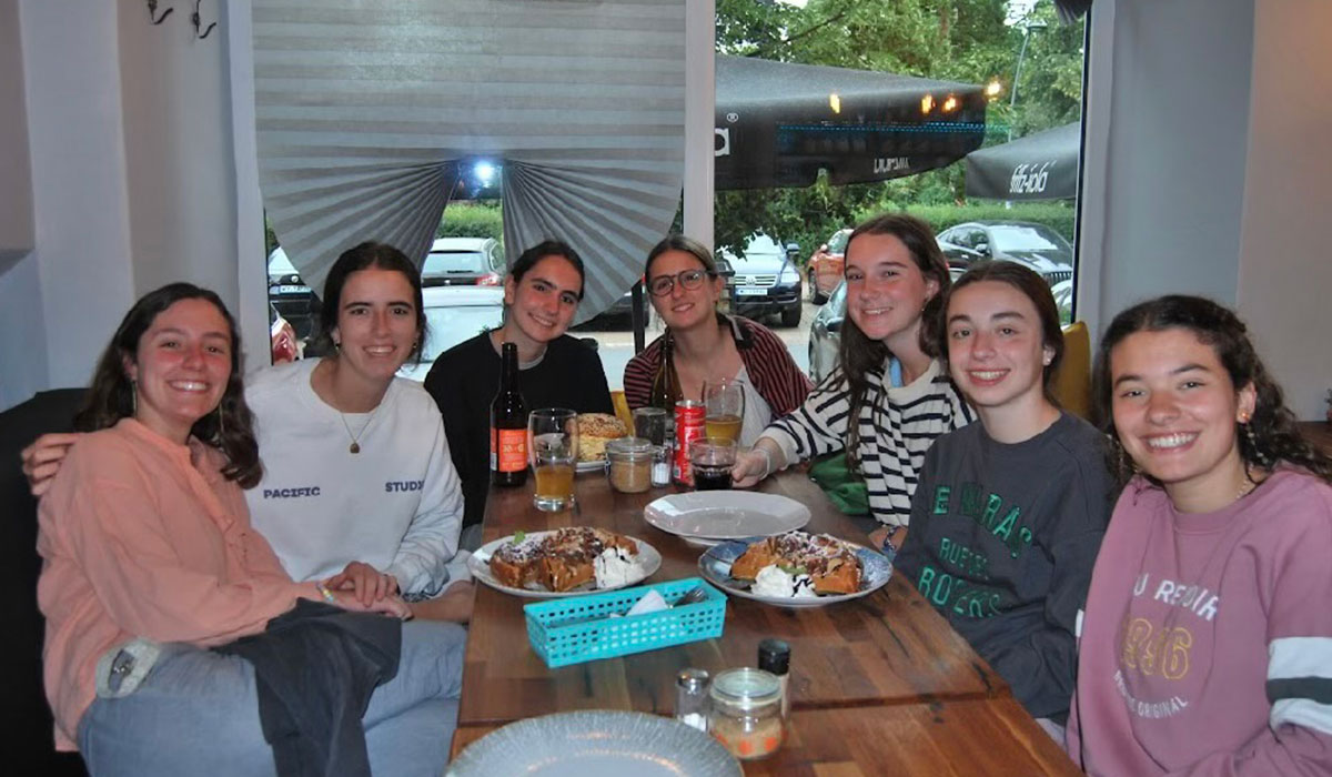 Carrusel-colegio-mayor-goroabe-alumni-college-03